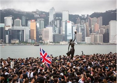 英国香港牌玄机　首相选战热话　北京强力反击