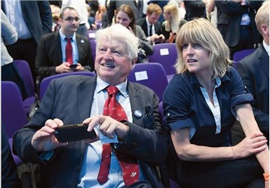 约翰逊善变应对脱欧困局　英新首相之父谈家世渊源