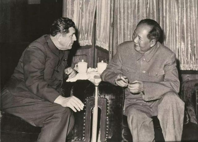 阿尔巴尼亚国防部长巴卢库上将遭冤杀之谜