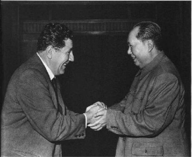 阿尔巴尼亚国防部长巴卢库上将遭冤杀之谜