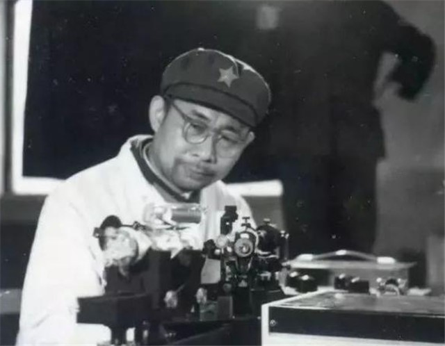 高伯龙：穿5元背心搞上亿研究，42年负重前行，打破西方技术封锁