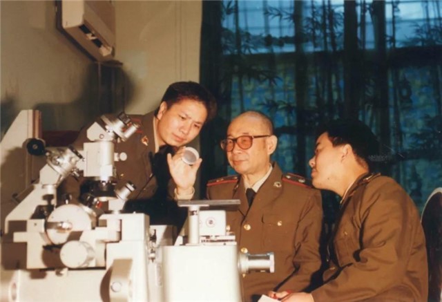 高伯龙：穿5元背心搞上亿研究，42年负重前行，打破西方技术封锁