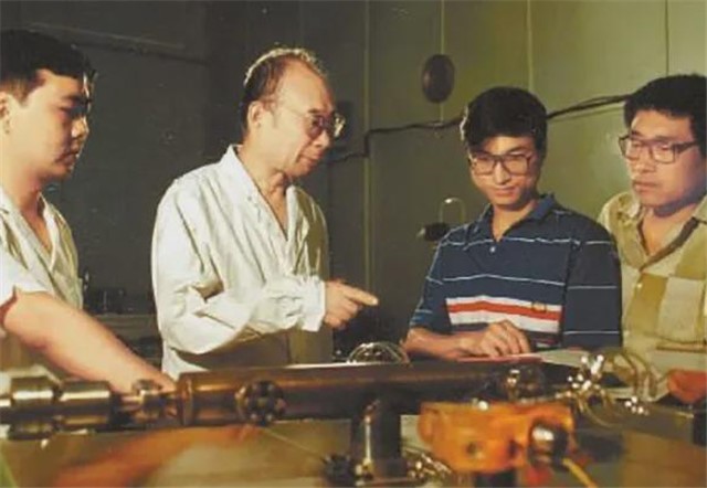 高伯龙：穿5元背心搞上亿研究，42年负重前行，打破西方技术封锁