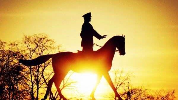 朱可夫多次救苏联于危难之中，晚年为何从战神变为一名“囚犯”？