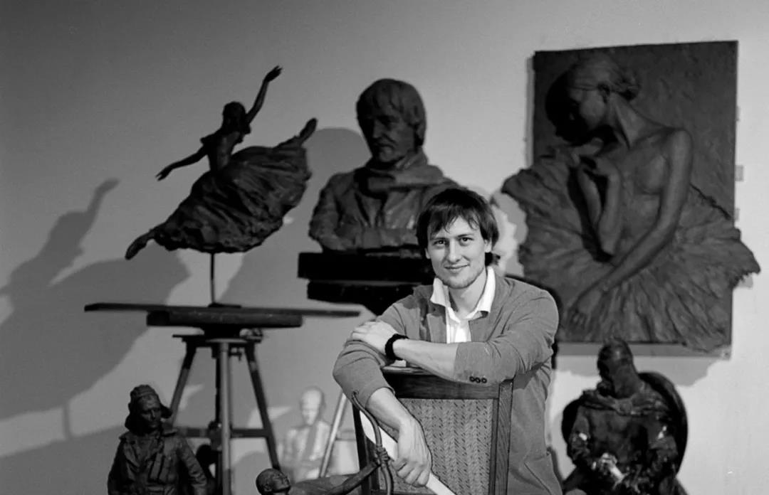 俄罗斯最硬核姐弟恋！首席芭蕾女王爱上年下“钢铁直男”：我就要陪你玩一辈子泥巴