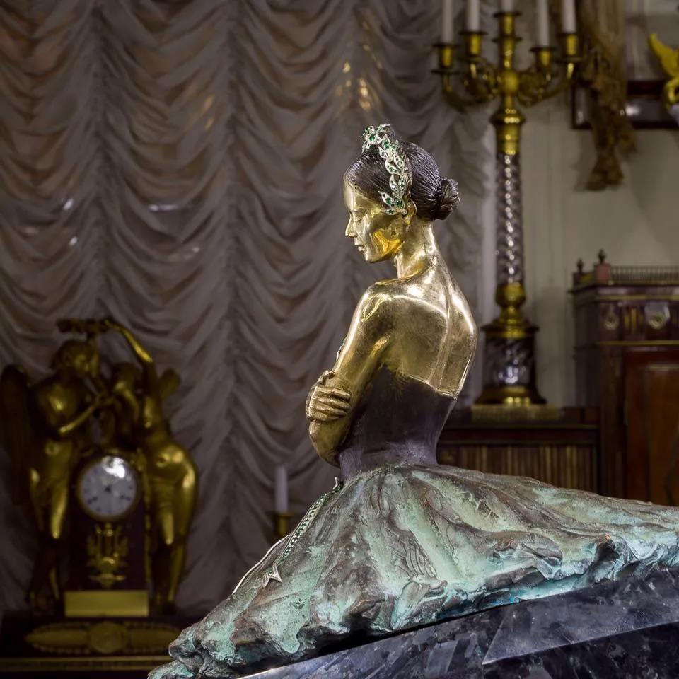 俄罗斯最硬核姐弟恋！首席芭蕾女王爱上年下“钢铁直男”：我就要陪你玩一辈子泥巴