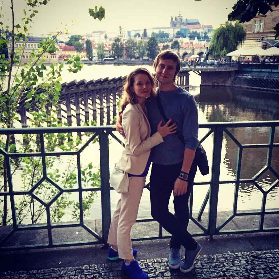 俄罗斯最硬核姐弟恋！首席芭蕾女王爱上年下“钢铁直男”：我就要陪你玩一辈子泥巴