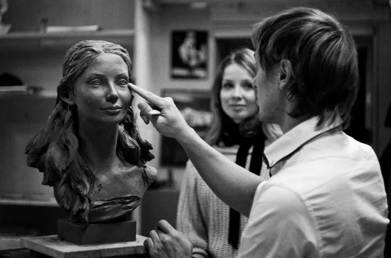 俄罗斯最硬核姐弟恋！首席芭蕾女王爱上年下“钢铁直男”：我就要陪你玩一辈子泥巴