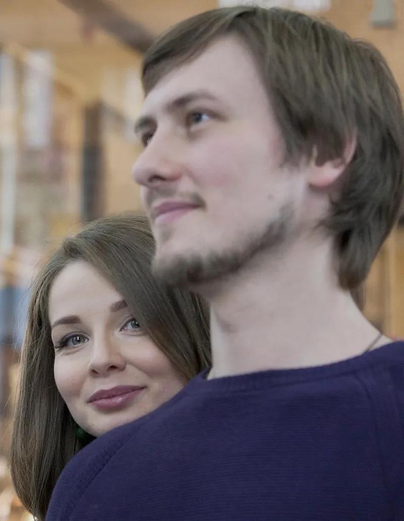 俄罗斯最硬核姐弟恋！首席芭蕾女王爱上年下“钢铁直男”：我就要陪你玩一辈子泥巴