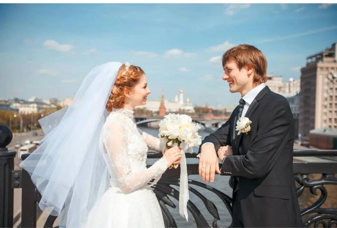 俄罗斯最硬核姐弟恋！首席芭蕾女王爱上年下“钢铁直男”：我就要陪你玩一辈子泥巴