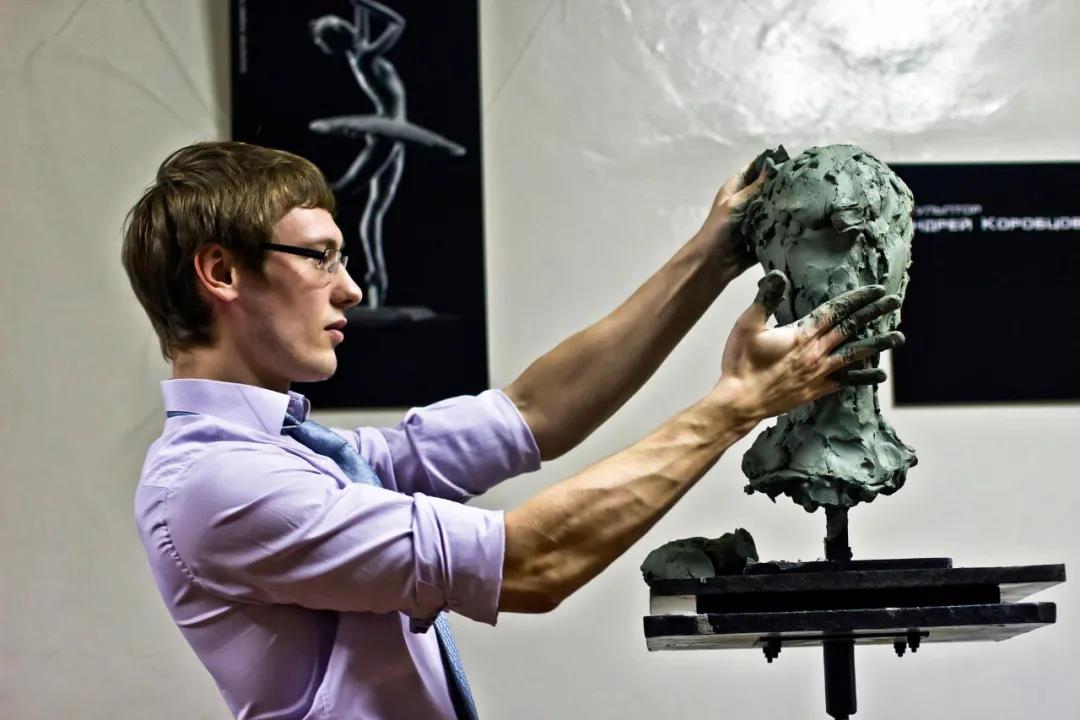 俄罗斯最硬核姐弟恋！首席芭蕾女王爱上年下“钢铁直男”：我就要陪你玩一辈子泥巴