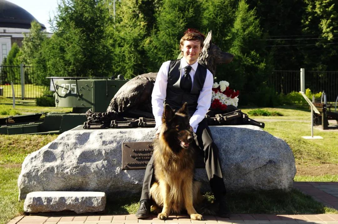 俄罗斯最硬核姐弟恋！首席芭蕾女王爱上年下“钢铁直男”：我就要陪你玩一辈子泥巴