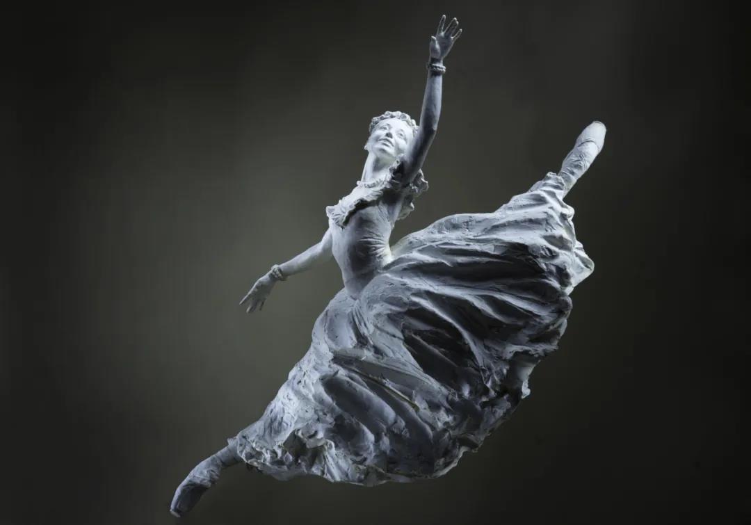 俄罗斯最硬核姐弟恋！首席芭蕾女王爱上年下“钢铁直男”：我就要陪你玩一辈子泥巴