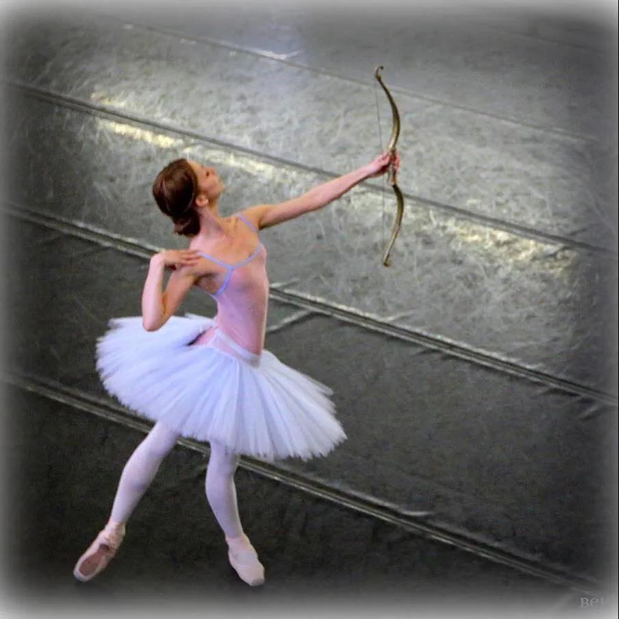 俄罗斯最硬核姐弟恋！首席芭蕾女王爱上年下“钢铁直男”：我就要陪你玩一辈子泥巴