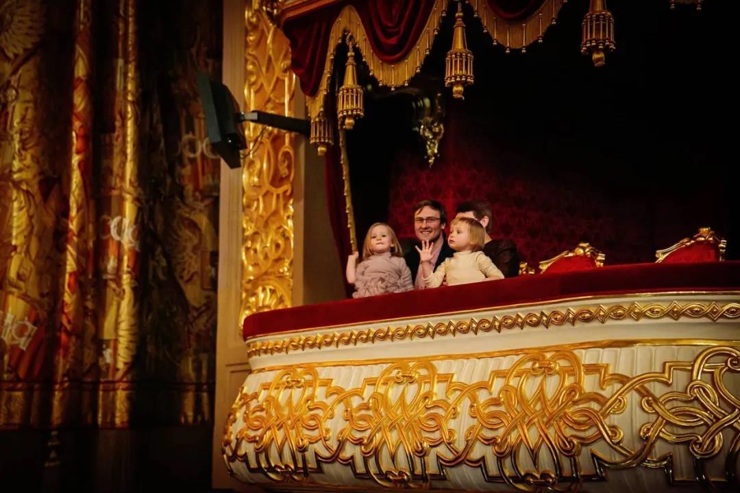 俄罗斯最硬核姐弟恋！首席芭蕾女王爱上年下“钢铁直男”：我就要陪你玩一辈子泥巴