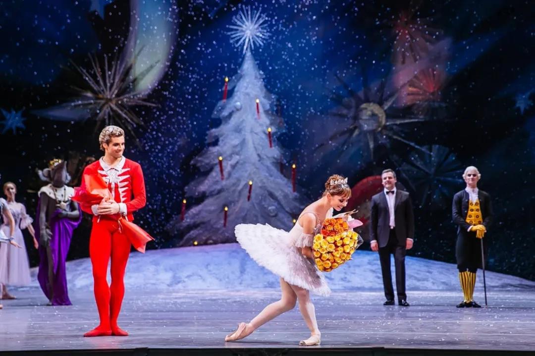 俄罗斯最硬核姐弟恋！首席芭蕾女王爱上年下“钢铁直男”：我就要陪你玩一辈子泥巴