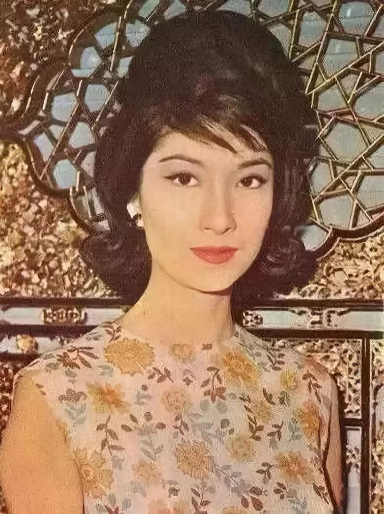 她是中囯绝色美人，入狱6年，出狱后写下了轰动世界的一本书