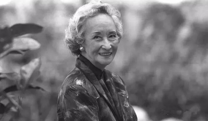 她是中囯绝色美人，入狱6年，出狱后写下了轰动世界的一本书