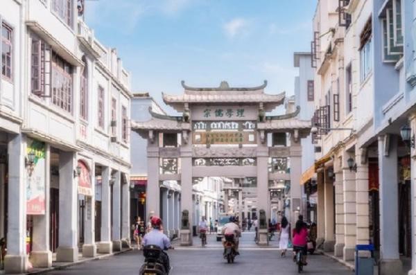 郑强教授：祖坟是守不过4代的，反观潮汕地区，祖坟却能守40代