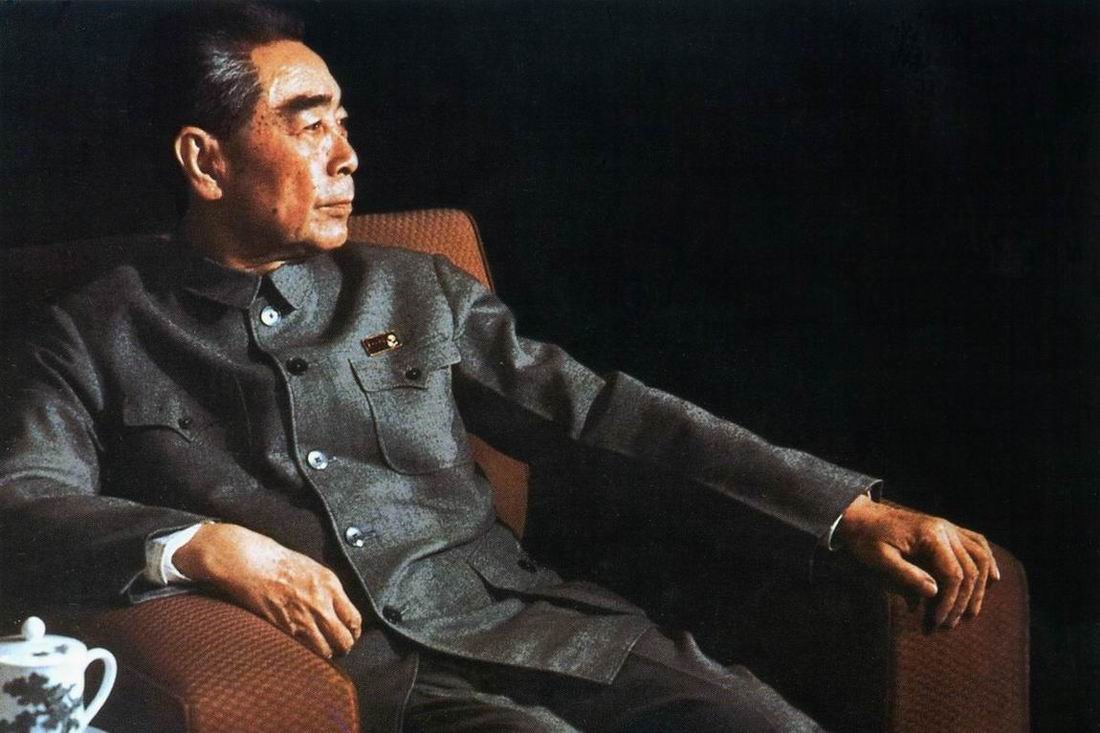 46年，美国上将在飞机上捡到我党特工信息，周总理：别慌，看我的