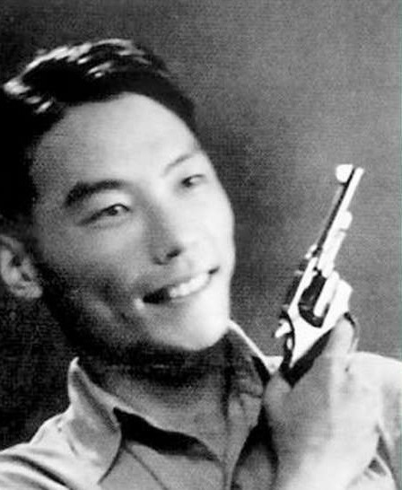 46年，美国上将在飞机上捡到我党特工信息，周总理：别慌，看我的