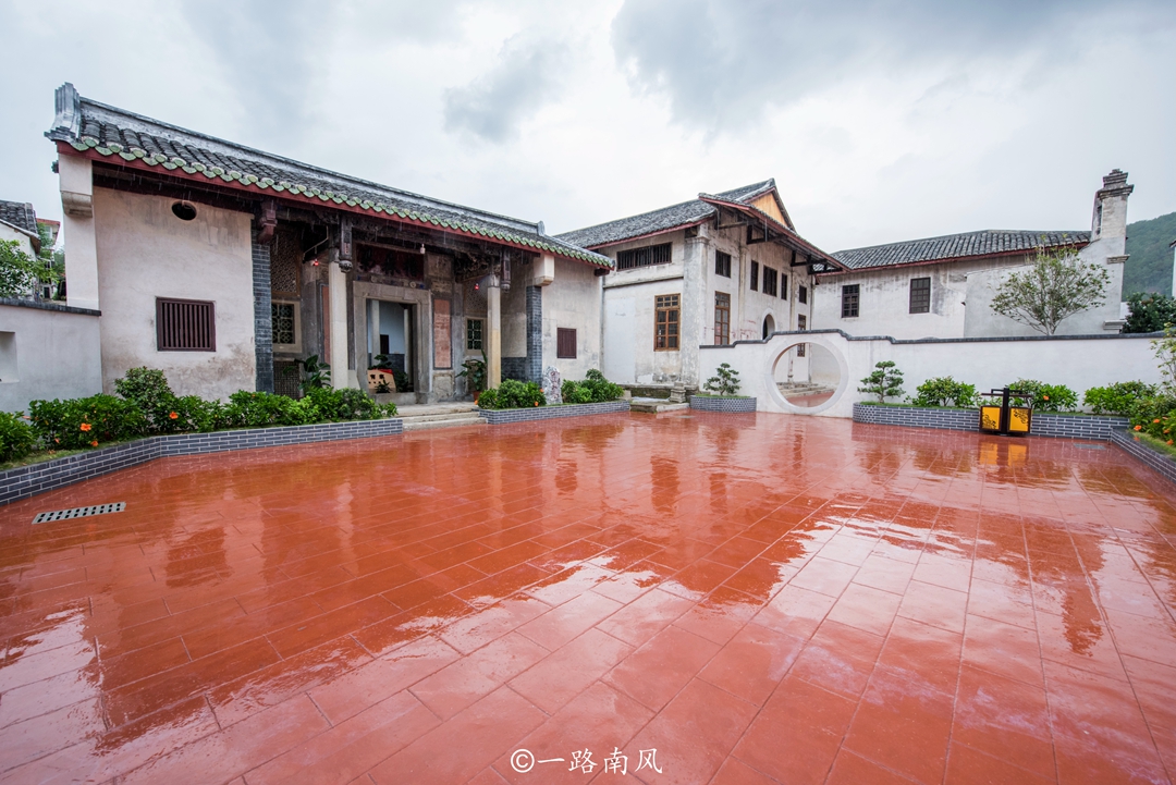 中山大学创始人的故居，位于广东梅州，古朴典雅，堪称“豪宅”