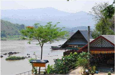 老父亲选择独居，赶走儿女，2004年摊牌：卧底11年，睡觉不敢脱衣