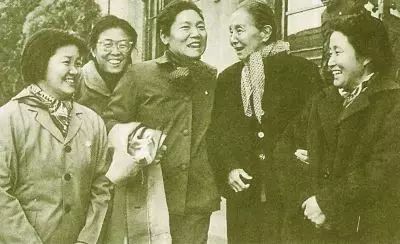 张洁：我们这个时代肝肠寸断的表情