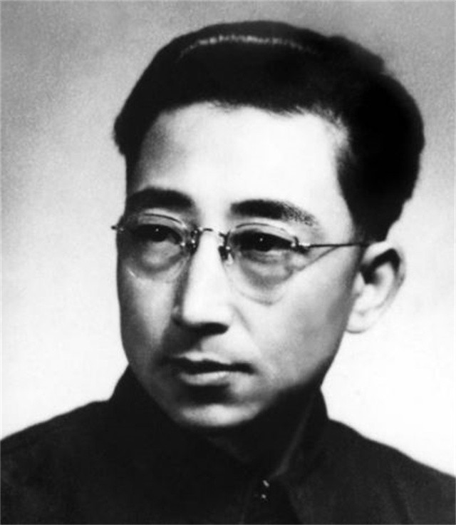 母亲自杀、男友自杀，被人嘲讽“女流氓”，校方悼词：没贡献的人