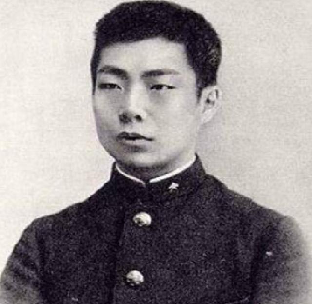 无法直视鲁迅先生的时代，是因为我们越来越在他的批评中抬不起头