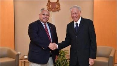 里根号闯入中国南海，越南选择关上国门，拒绝美军航母靠港访问