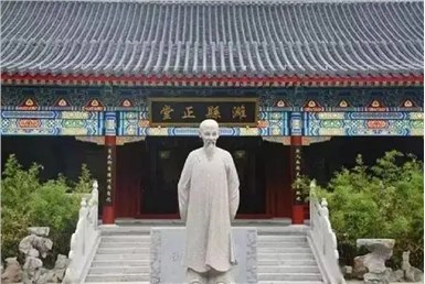 郑板桥写了一首极容易背诵的诗，全文几乎都是数字，看一遍就会背