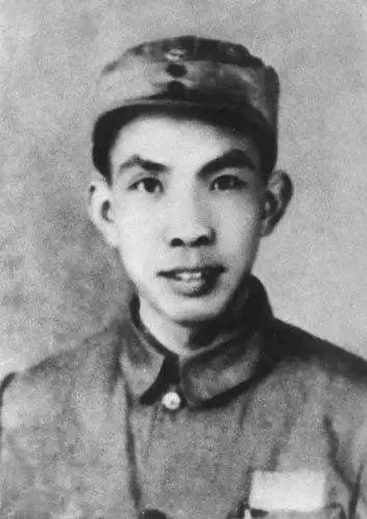 拍下鲁迅遗照白求恩裸照 他是被“枪决”的中国战地记者第一人