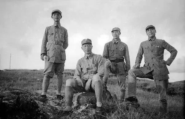 拍下鲁迅遗照白求恩裸照 他是被“枪决”的中国战地记者第一人