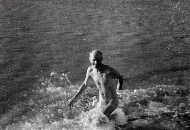 拍下鲁迅遗照白求恩裸照 他是被“枪决”的中国战地记者第一人