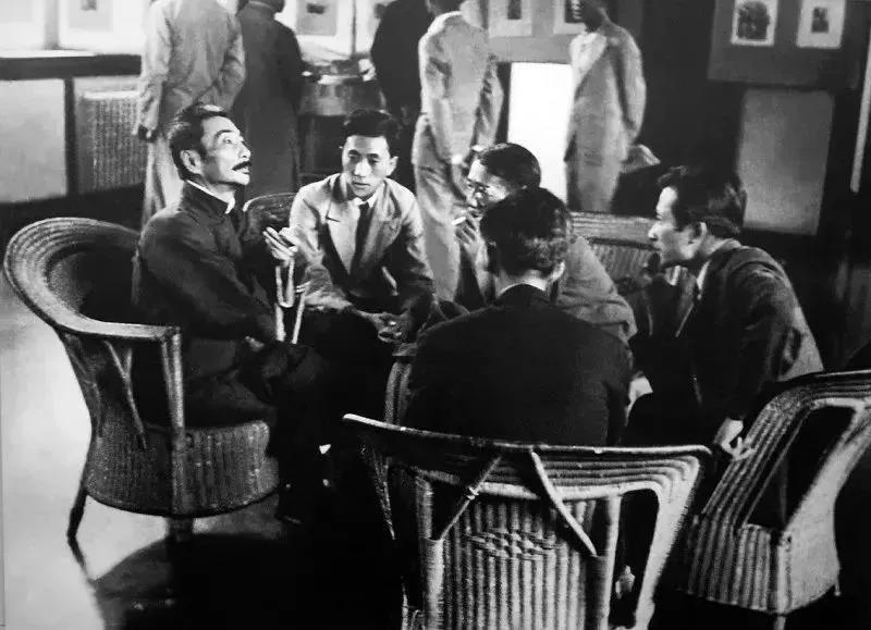 拍下鲁迅遗照白求恩裸照 他是被“枪决”的中国战地记者第一人