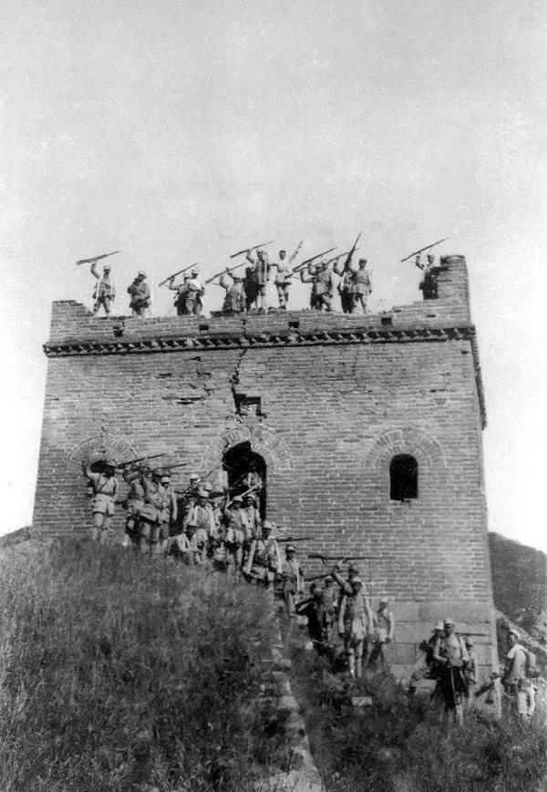 拍下鲁迅遗照白求恩裸照 他是被“枪决”的中国战地记者第一人