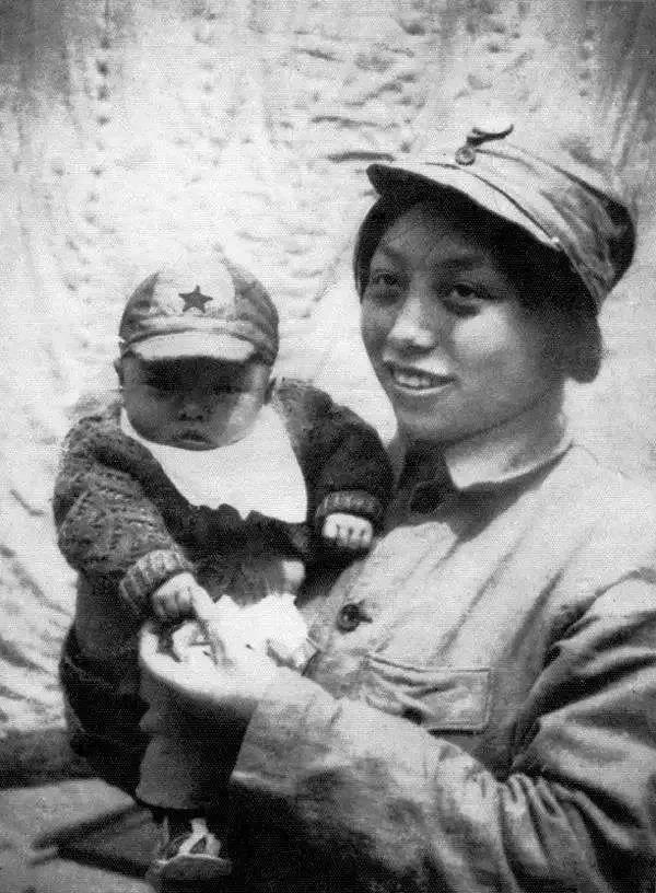 拍下鲁迅遗照白求恩裸照 他是被“枪决”的中国战地记者第一人