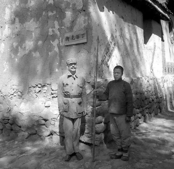 拍下鲁迅遗照白求恩裸照 他是被“枪决”的中国战地记者第一人