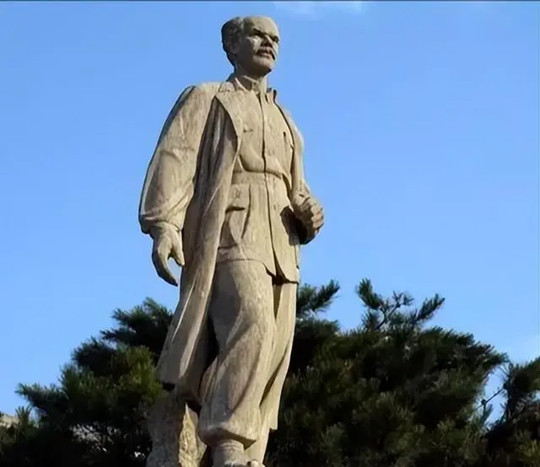 39年白求恩临终前，向聂荣臻提出要求：请给我的离婚妻子拨一笔钱