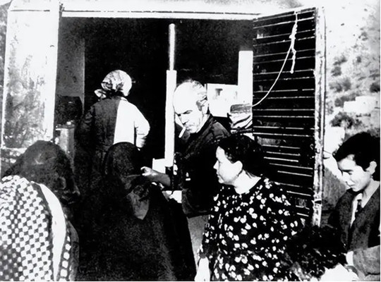 39年白求恩临终前，向聂荣臻提出要求：请给我的离婚妻子拨一笔钱