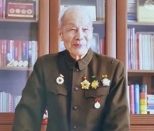 共和国感谢他！108岁开国少将，至今还为一事遗憾……