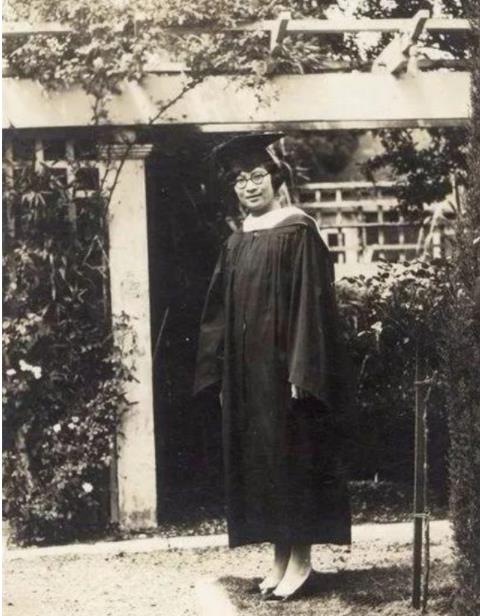 她是留美硕士，后官至副国级，享年106岁，曾以八个字评价毛主席