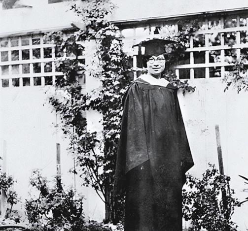 她是留美硕士，后官至副国级，享年106岁，曾以八个字评价毛主席