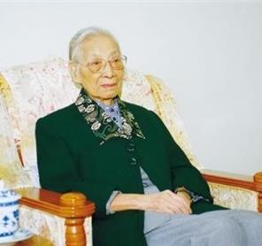 她是留美硕士，后官至副国级，享年106岁，曾以八个字评价毛主席