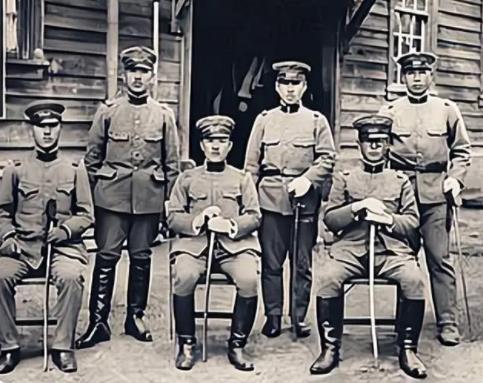 1942年左权战斗中牺牲，许多年后，一份敌军内部报纸被发现