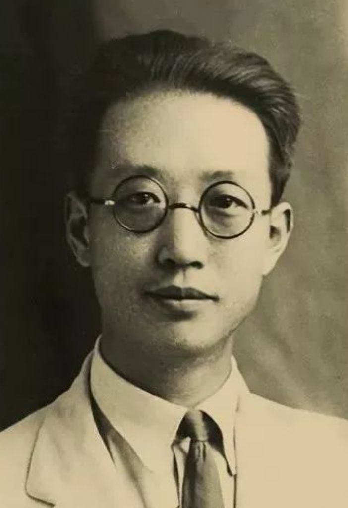 瞿秋白凭啥接替陈独秀，成为我党领导人？原因：和罗明纳兹有共鸣