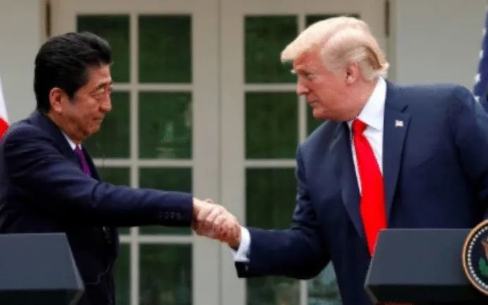 我们抛出美债后，逼出幕后接盘侠，俄罗斯：果然是他在支持美国