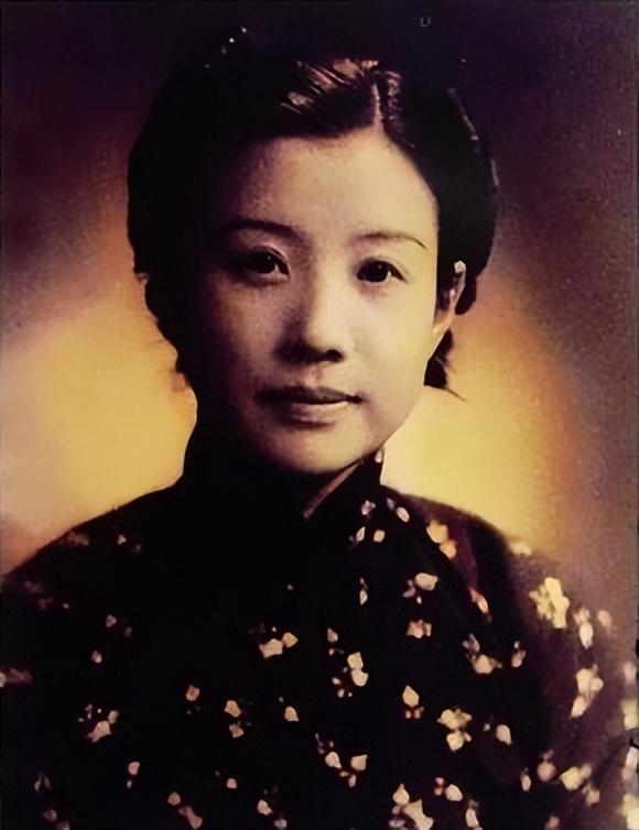 红色女特工为救周总理，委身于国民党高层，一句话揪出党内叛徒