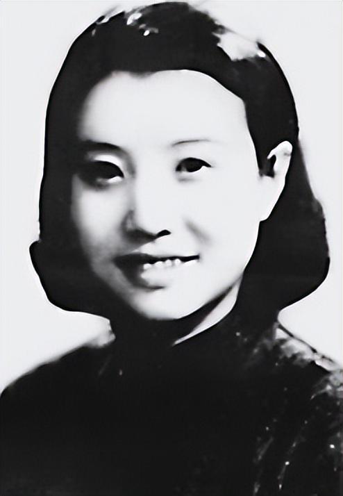 红色女特工为救周总理，委身于国民党高层，一句话揪出党内叛徒